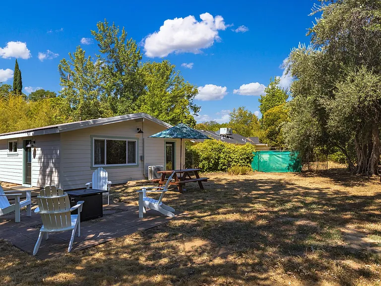 84 Centennial Ave — Photo 40