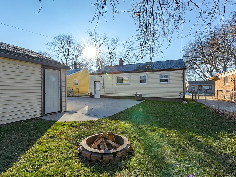 22705 Raymond St — Photo 13