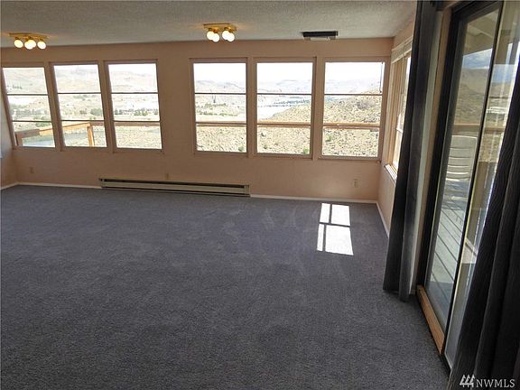 3rd image of 423 Batchelor Sq