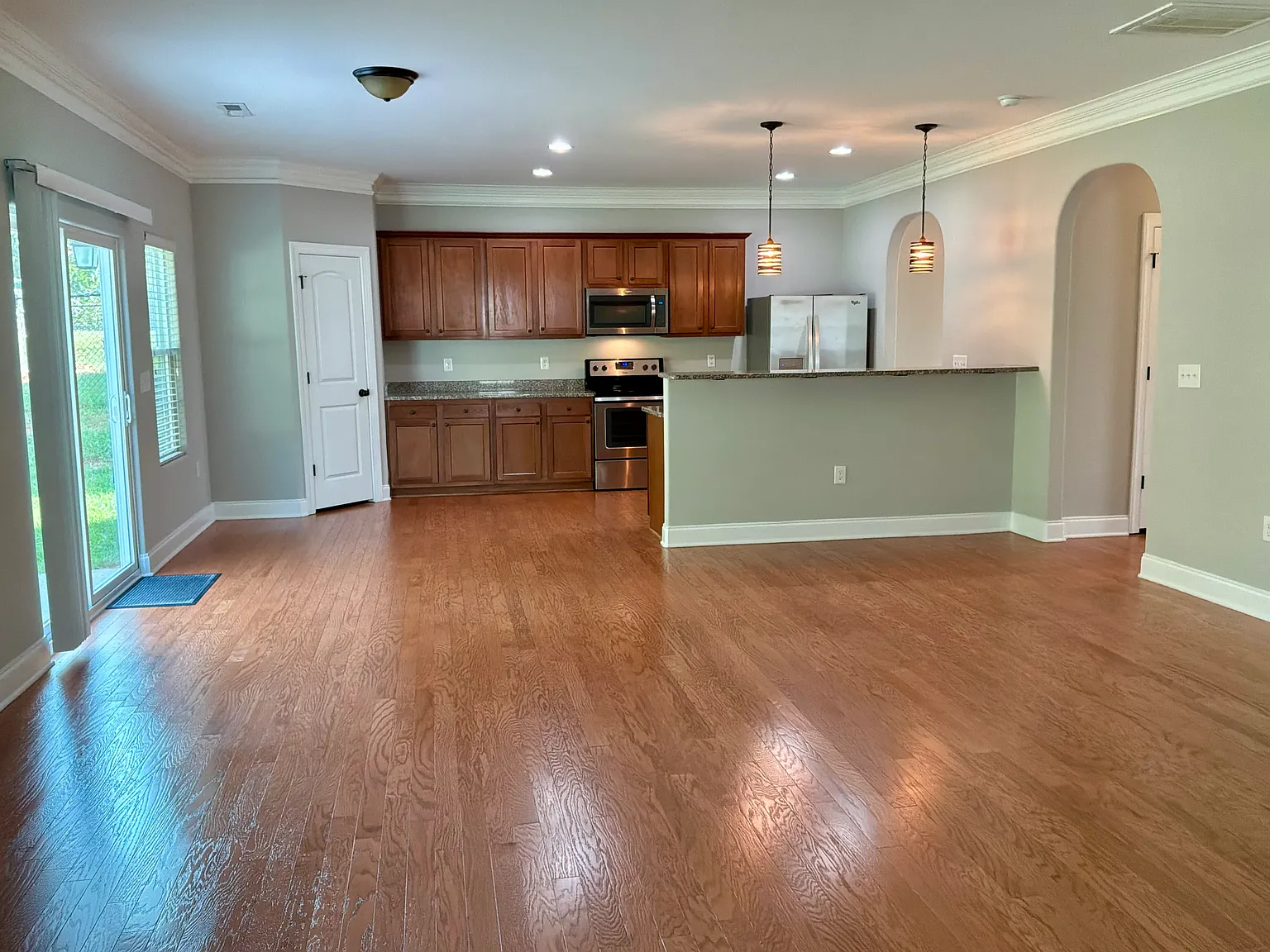 4 bed, 2.5 bath, 2608 sqft, $2,195 — Photo 3