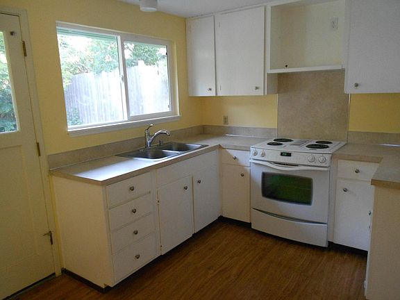 3rd image of 1962 Bigelow Ave NE