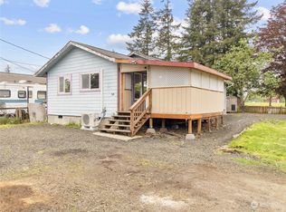 518 11th St, Raymond, WA 98577