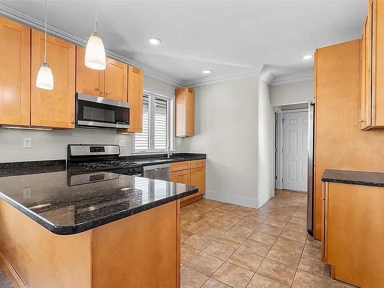 11 Woodlawn St #2 — Photo 10