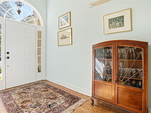 3rd image of 107 Simonton Way