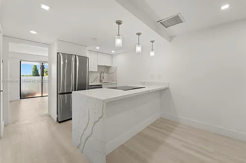 777 SW 9th Ave Photo 1