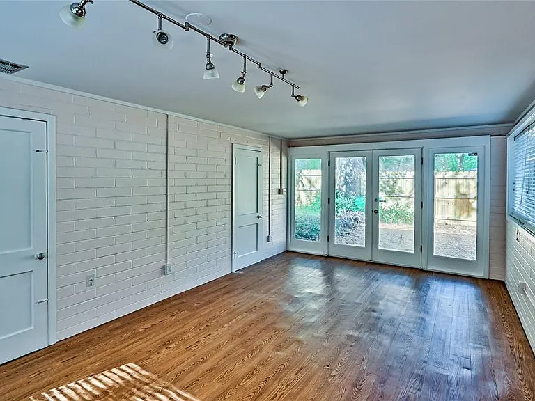 725 NW 33rd Ave — Photo 11