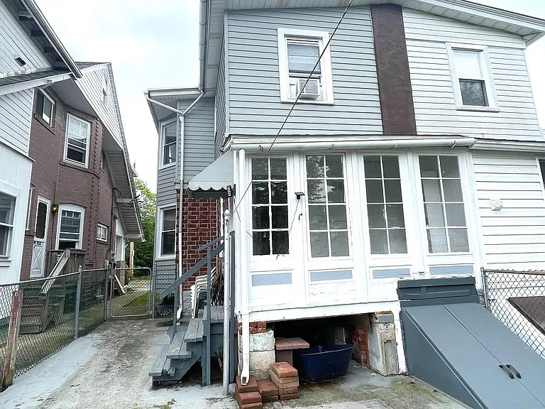 218 Green St — Photo 24