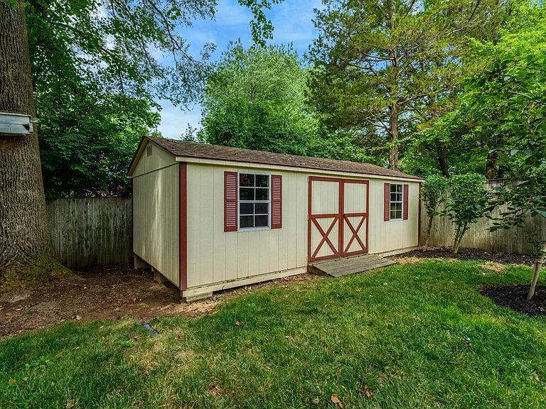 7030 Donna Cir — Photo 30