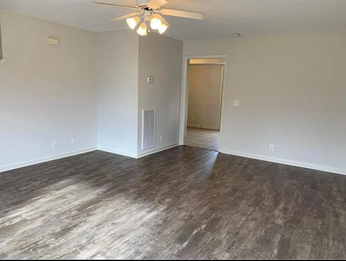 465 Dorchester Dr — Photo 3