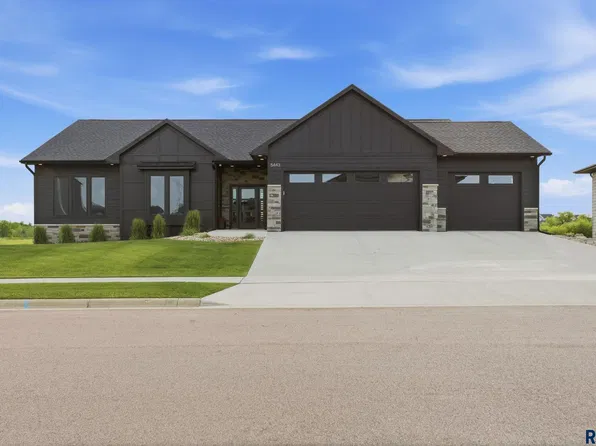 5443 W Colonial Ct, Sioux Falls, SD 57107