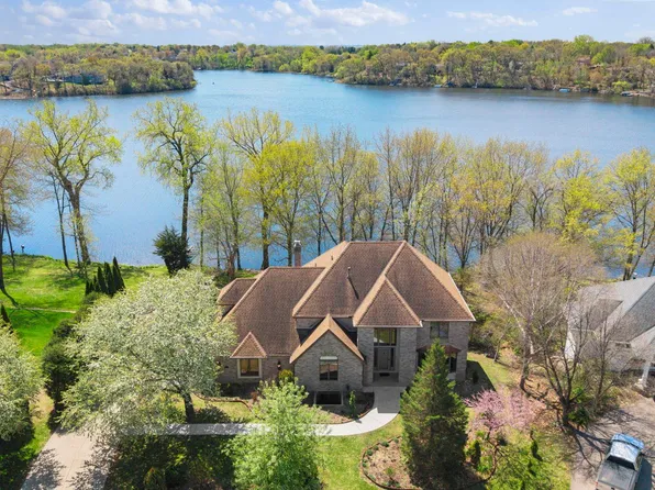 8480 Montgomery Ct, Eden Prairie, MN 55347