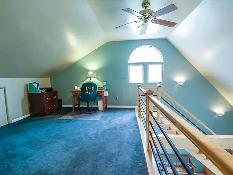 7050 Caroline Ave — Photo 12