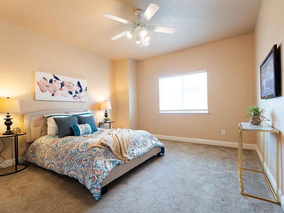 1st image of 390 N Nasca Way