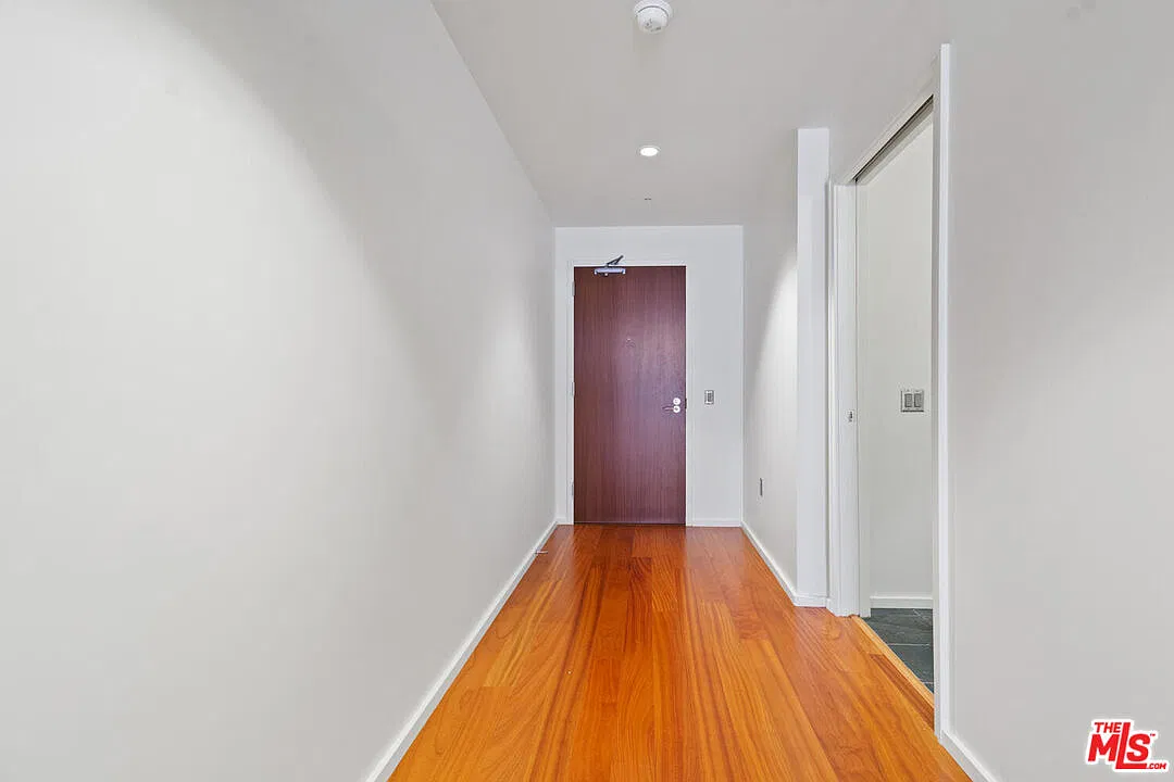 1 bed, 1.0 bath, 900 sqft, $2,900 — Photo 2