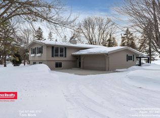 403 40th St NW, Austin, MN 55912