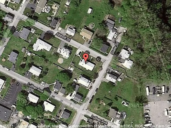 95 Abbott St, East Providence, RI 02914