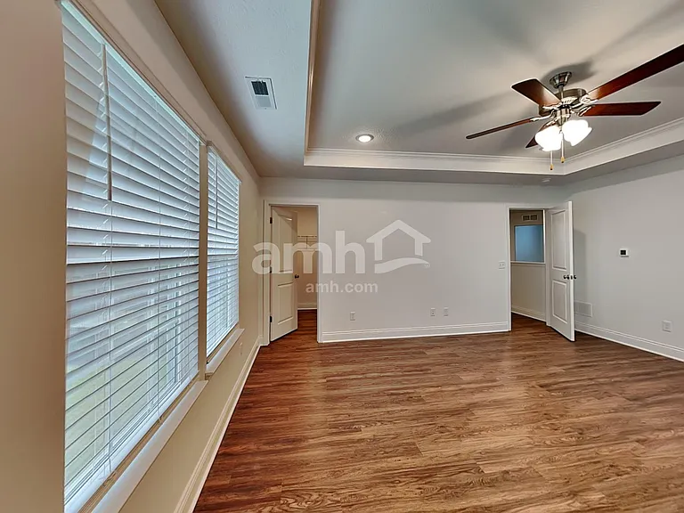 906 Castor Dr — Photo 13