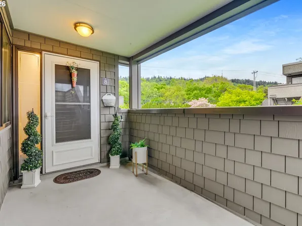 5624 S Riverside Ln APT 8, Portland, OR 97239