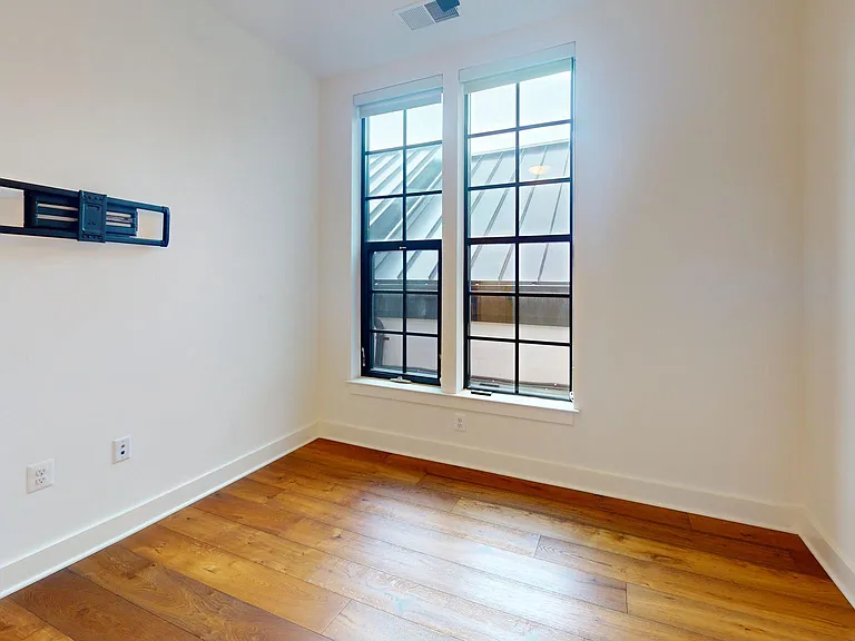 1312 King St #207 — Photo 15