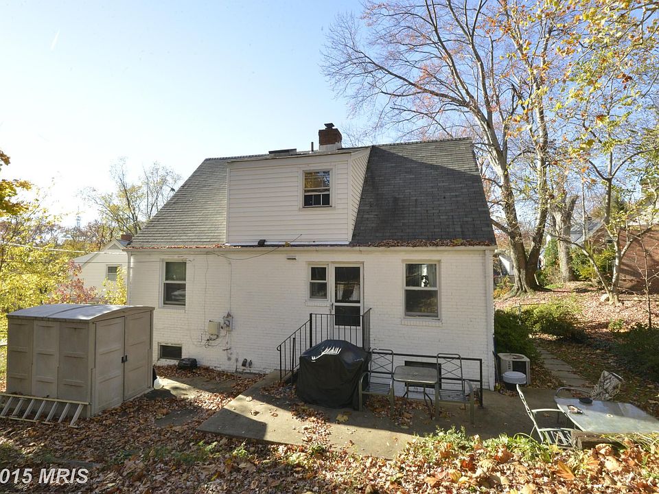 2nd image of 2400 N Dickerson St