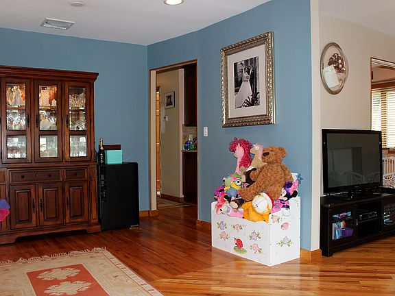 4th image of 5 Van Wicklen Ct
