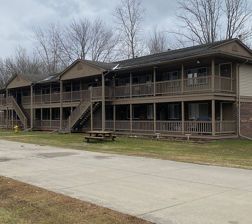 1st image of 5200 Pointe Dr #5200