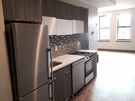 5th image of 49 Troutman St