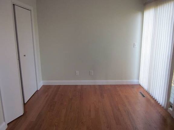 5th image of 42 Glenwood Ave #E