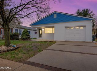 101 Torrey Pines Dr, Toms River, NJ