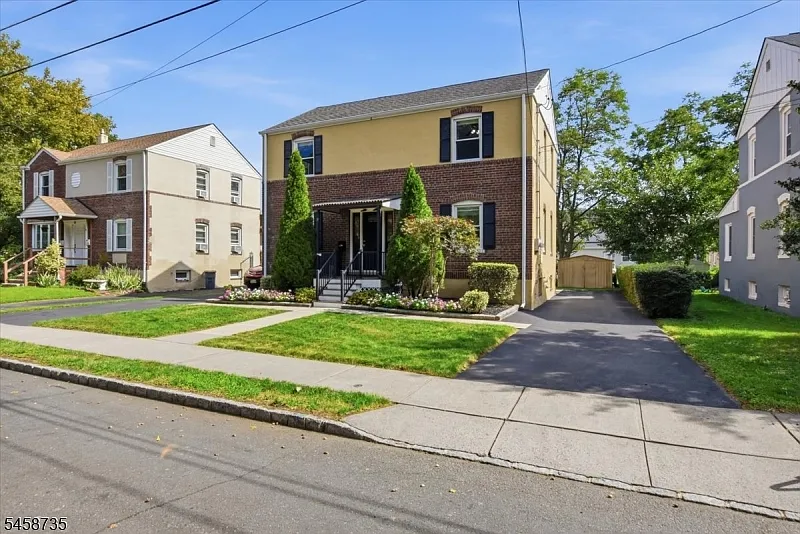 17 Armstrong St