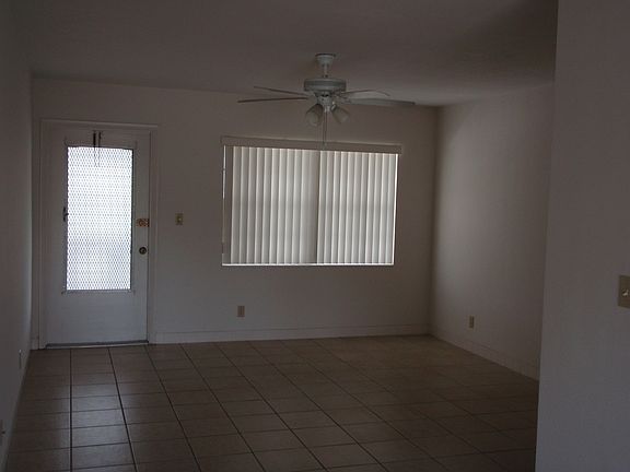 4th image of 901 SW 32nd Ct APT 4