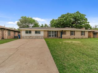 2008 Jerry St, Denison, TX 75020