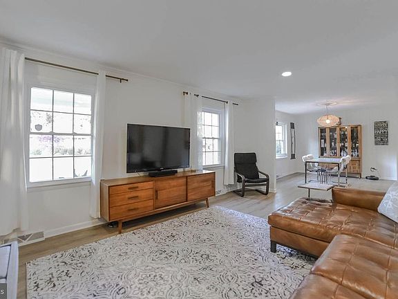 4th image of 23242 Esperanza Dr