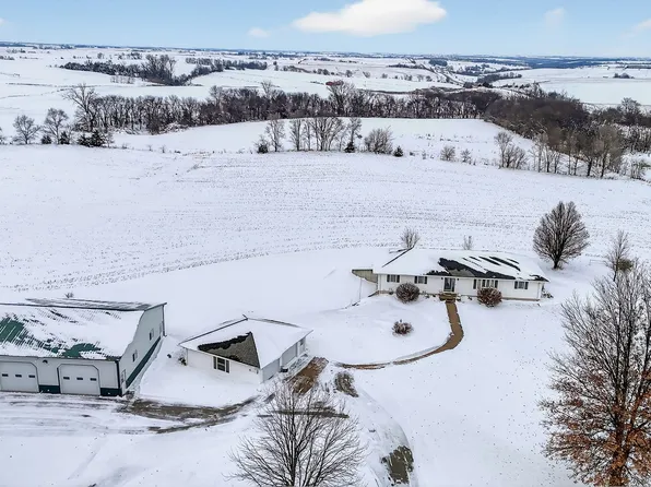 300 W Grant St, Macksburg, IA 50155