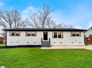 8 Farmington Rd, Greenville, SC 29605