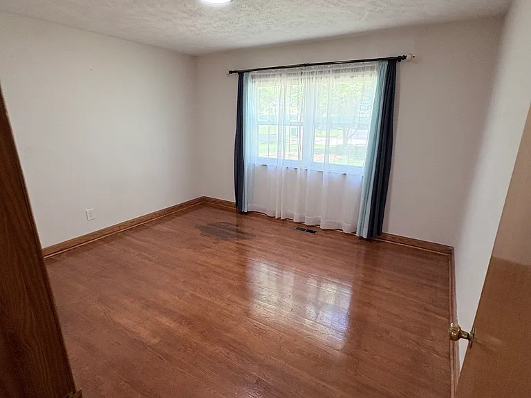 523 Lee Dr — Photo 8