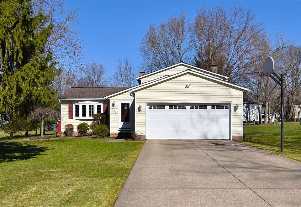 1st image of 985 Berkshire Dr