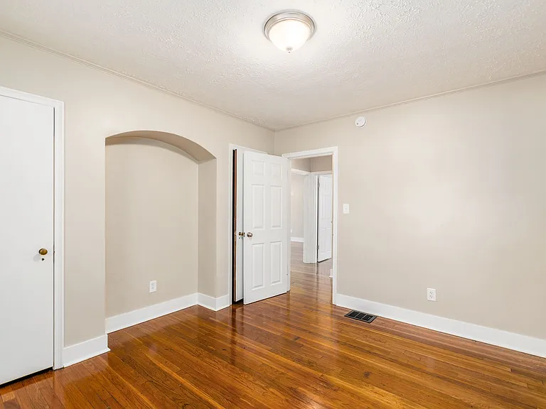 2215 Dresden St — Photo 10