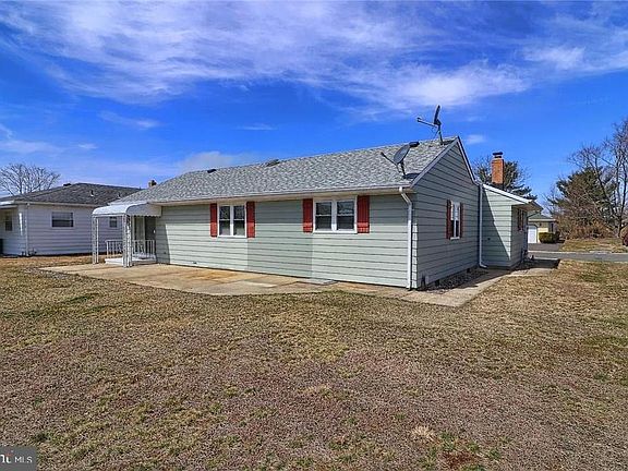 5th image of 32 Saint Kitts Dr