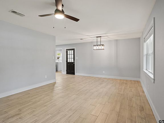 4th image of 802 Quitman St
