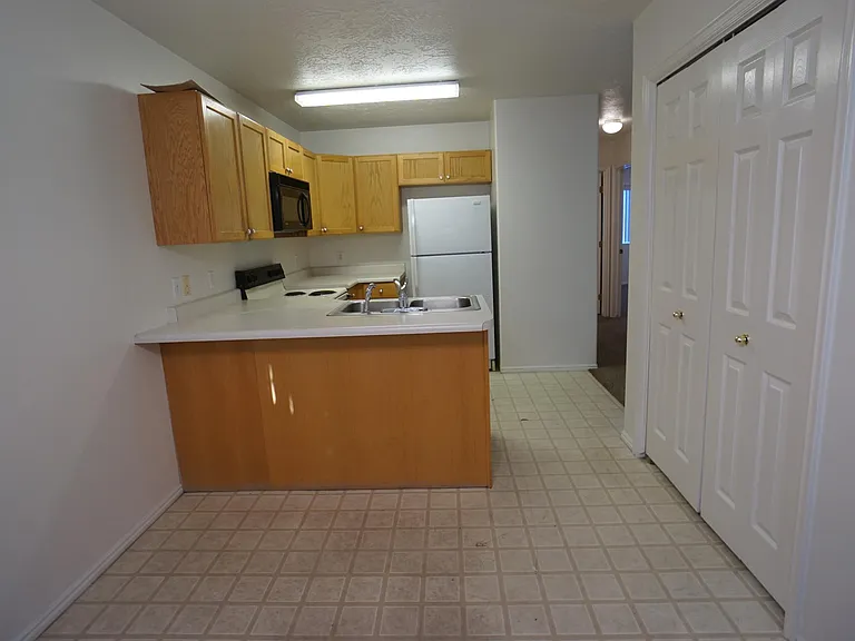 1077 N 1725 W #4 — Photo 4