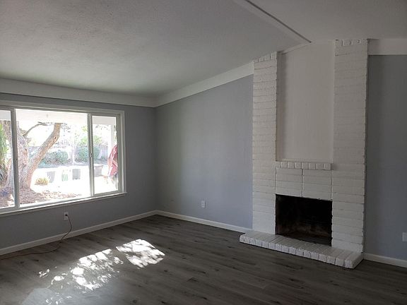 3rd image of 10211 Ellenwood Ave