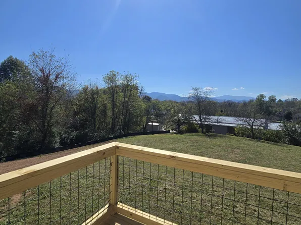 75 Shirleys Ln, Canton, NC 28716