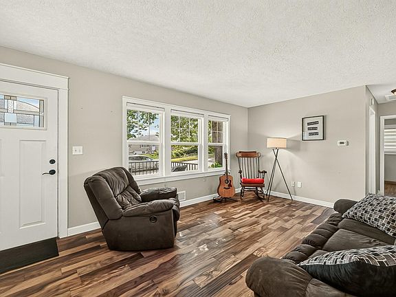 5th image of 2601 15th Ave NW