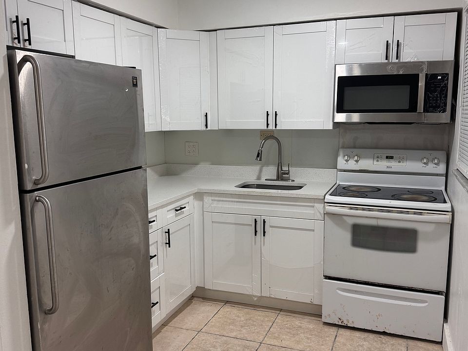 1st image of 221 NE 40th St #1