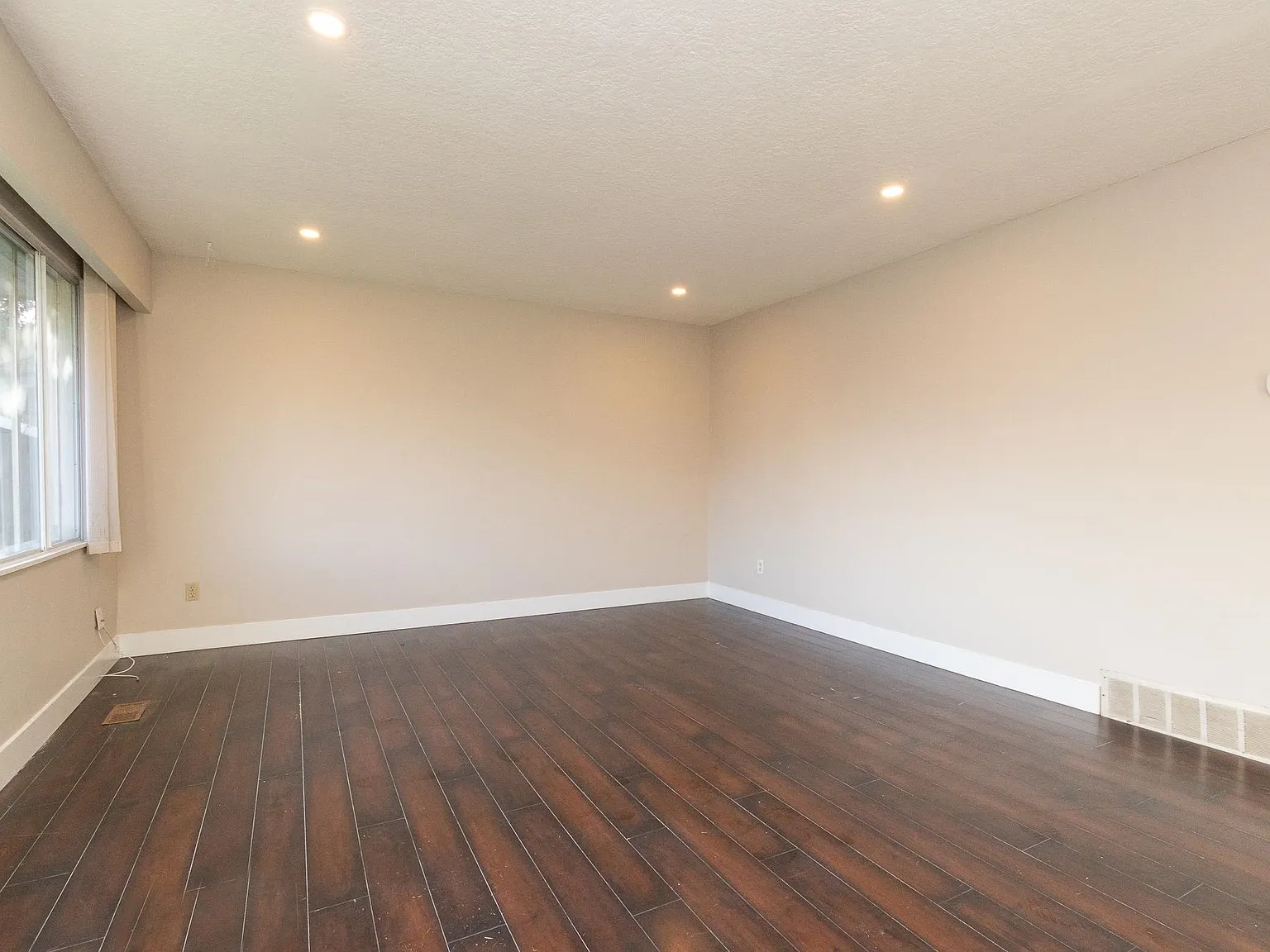 3 bed, 1669 sqft, $3,000 — Photo 2