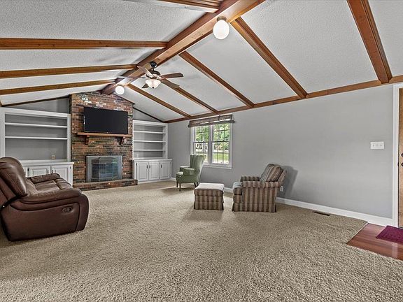 4th image of 170 Meadow Wood Dr