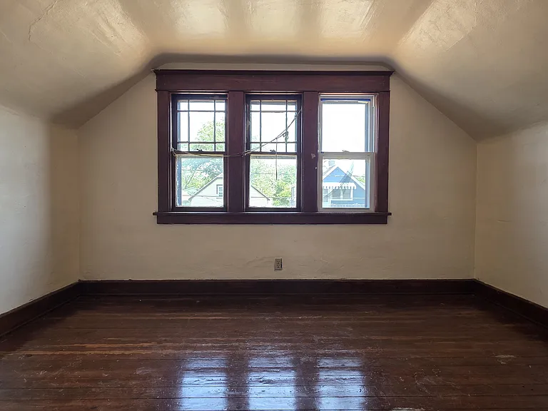 56 Hazelwood Ave — Photo 9