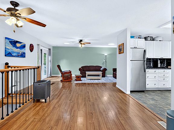 5th image of 367 Robson St