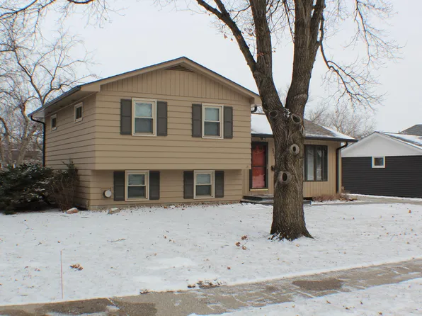 3821 Quebec St, Ames, IA 50014